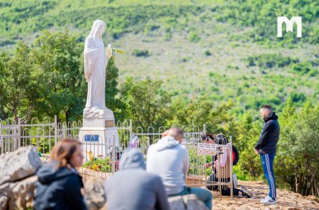 ŠAJĀ ŽĒLASTĪBAS LAIKĀ ES JŪS AICINU LŪGTIES AR SIRDI