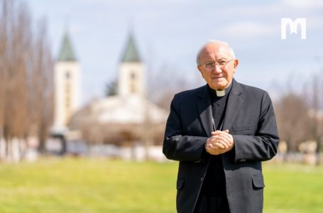 ARHIBĪSKAPS ALDO KAVALI: PĀVESTS LEONS XIV MUMS SAKA: “LŪDZIET, LŪDZIET, LŪDZIET MIERA KARALIENI, LAI VIŅA AIZBILDINA PAR MIERU DIEVA PRIEKŠĀ.”